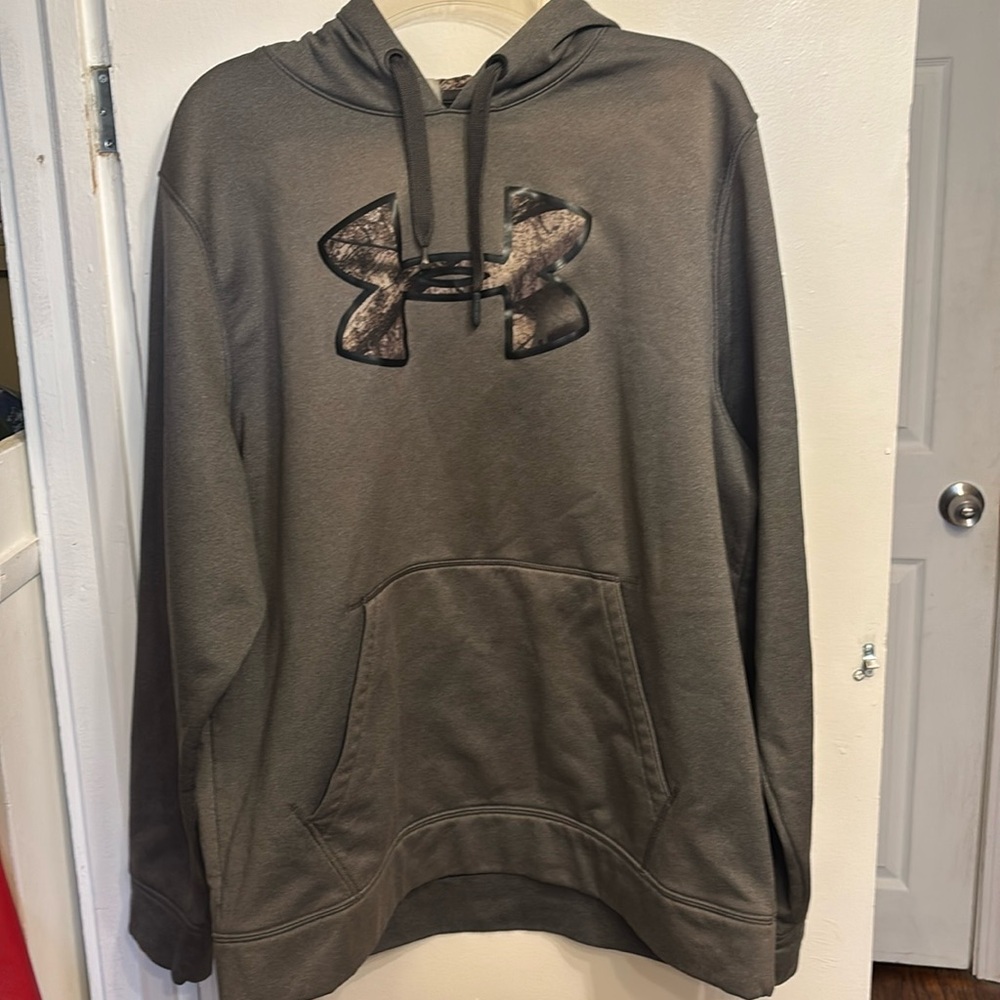 Under Armor Sweatshirt Size XL